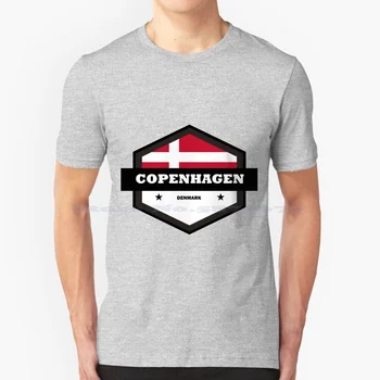 Копенгагенский шестиугольник с флагом Дании Минималистичная и классическая футболка из 100% хлопка с флагом Дании Сделано в Копенгагене минималистично